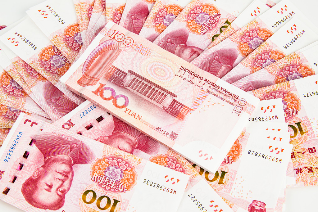 百元人民币堆放背景图片