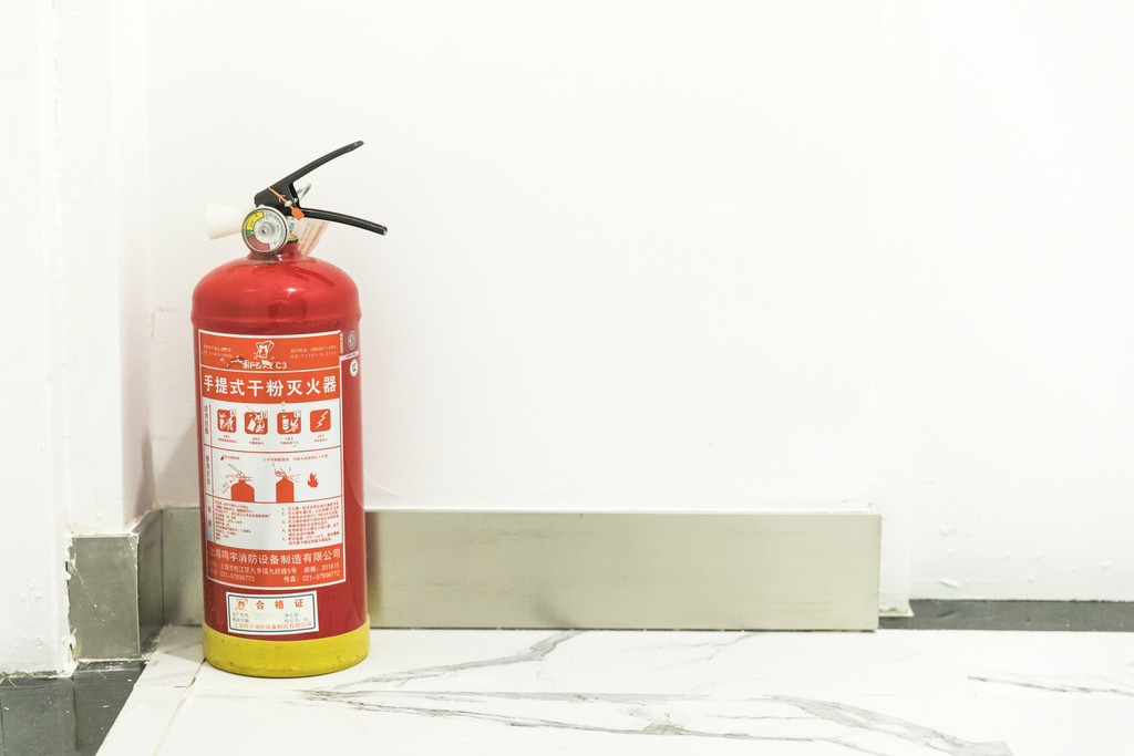 红色消防灭火器