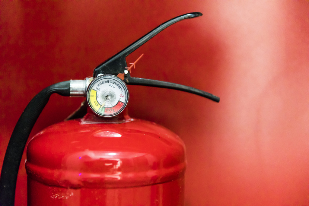 红色消防灭火器