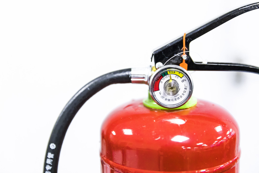 红色消防灭火器