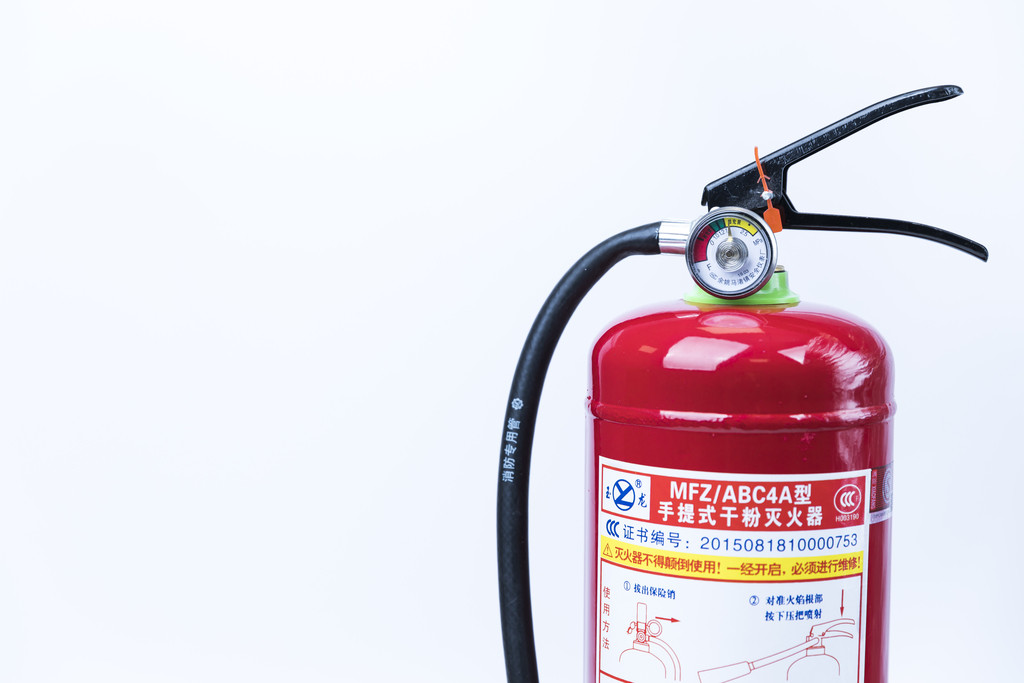 红色消防灭火器