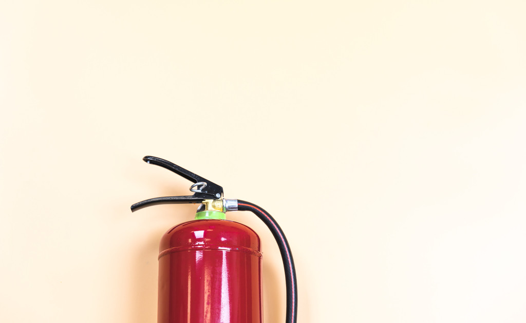 红色消防灭火器