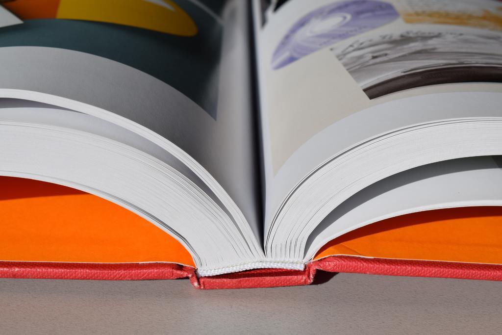 白色的商务阅读学习书背景图片