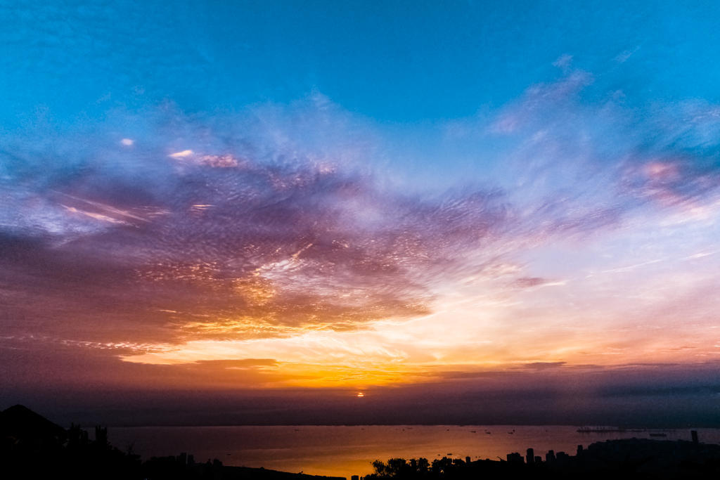 摄影唯美黄昏下的海岸线景色背景图片