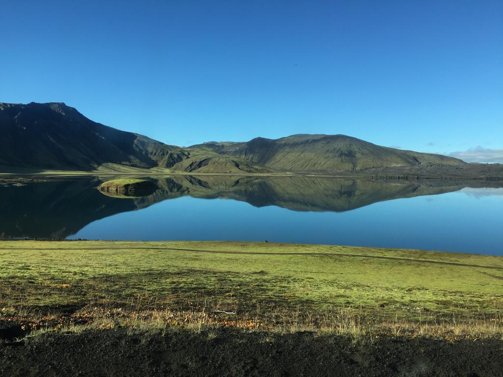 云农田日光草风景夏天天空背景图片