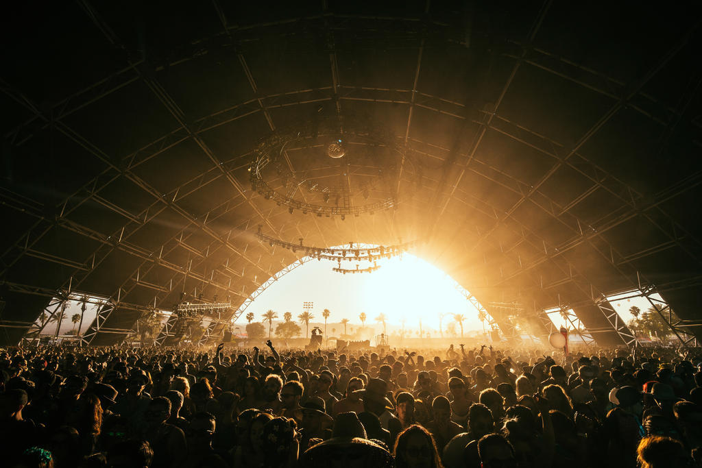 黄色广告时尚会场背景图片