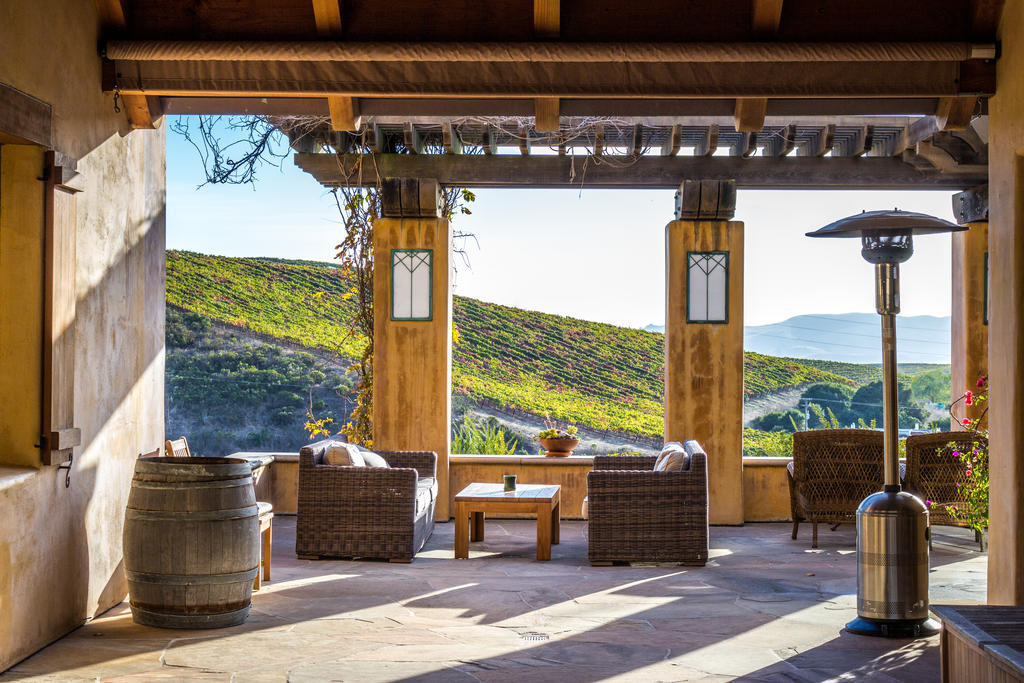 田园风景农庄家具旅游休闲度假休息背景图片