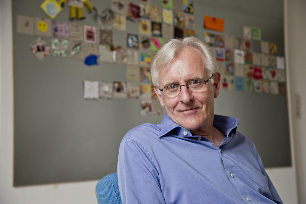 凝视镜头面部特写教育医疗老人背景图片