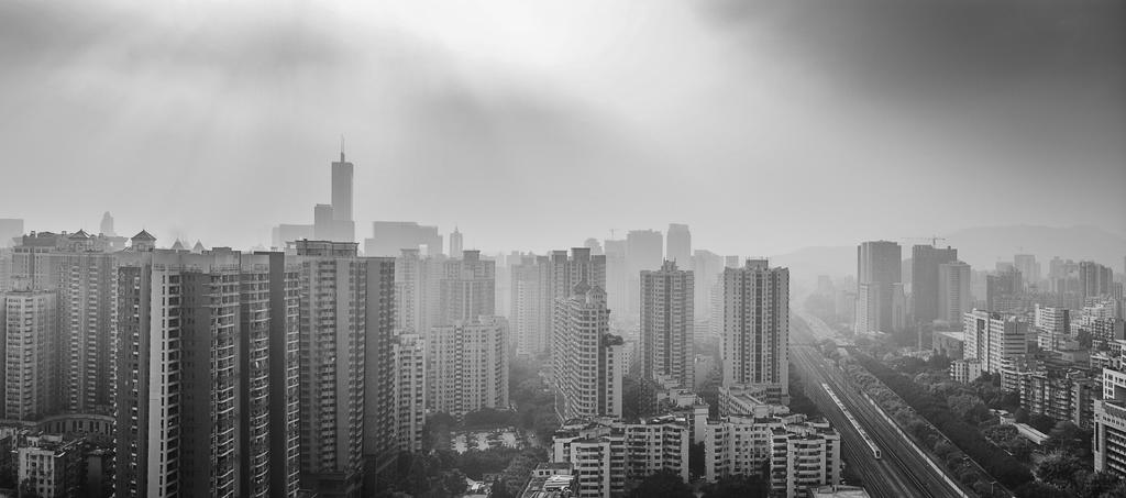 灰色建筑现代高楼大厦城市背景背景图片