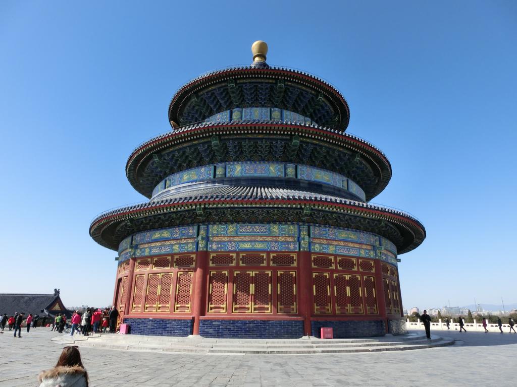 建筑中式庄严蓝天下的宫殿建筑设计古典景点旅游背景图片