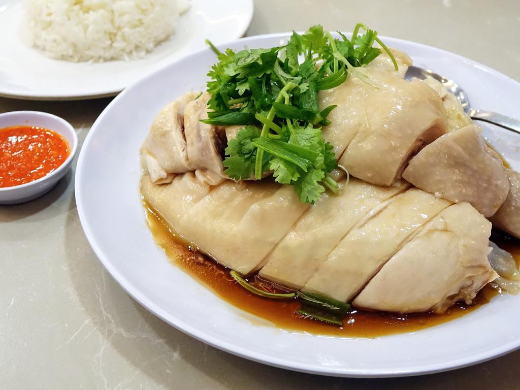 黄白食物美味一盘白斩鸡肉食美食背景图片