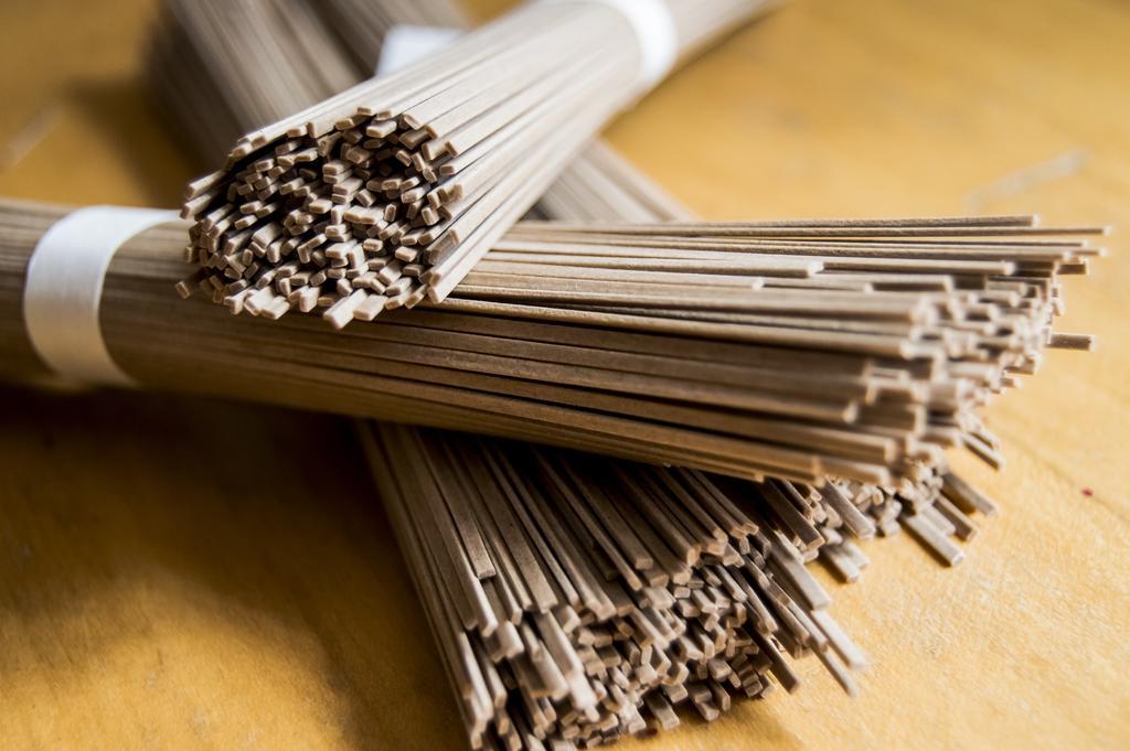 餐饮唯美荞麦面背景图片