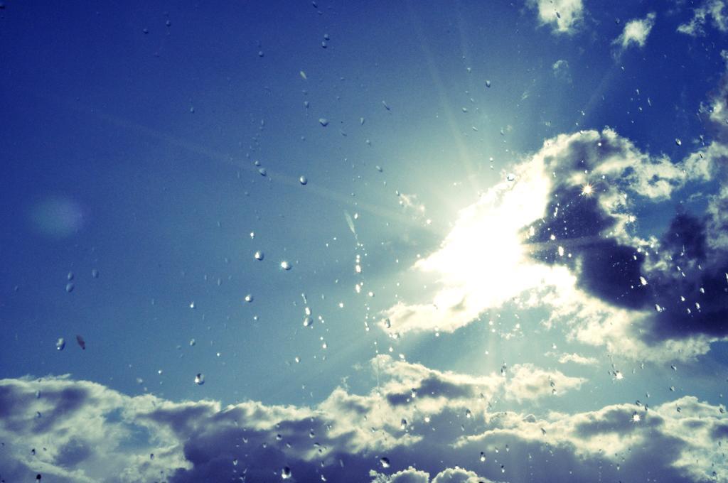 天空暴风雨的乌云背景图片