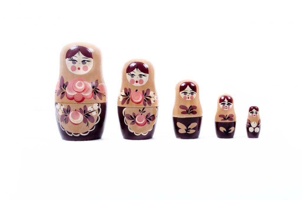 玩具可爱传统的套娃玩偶背景图片