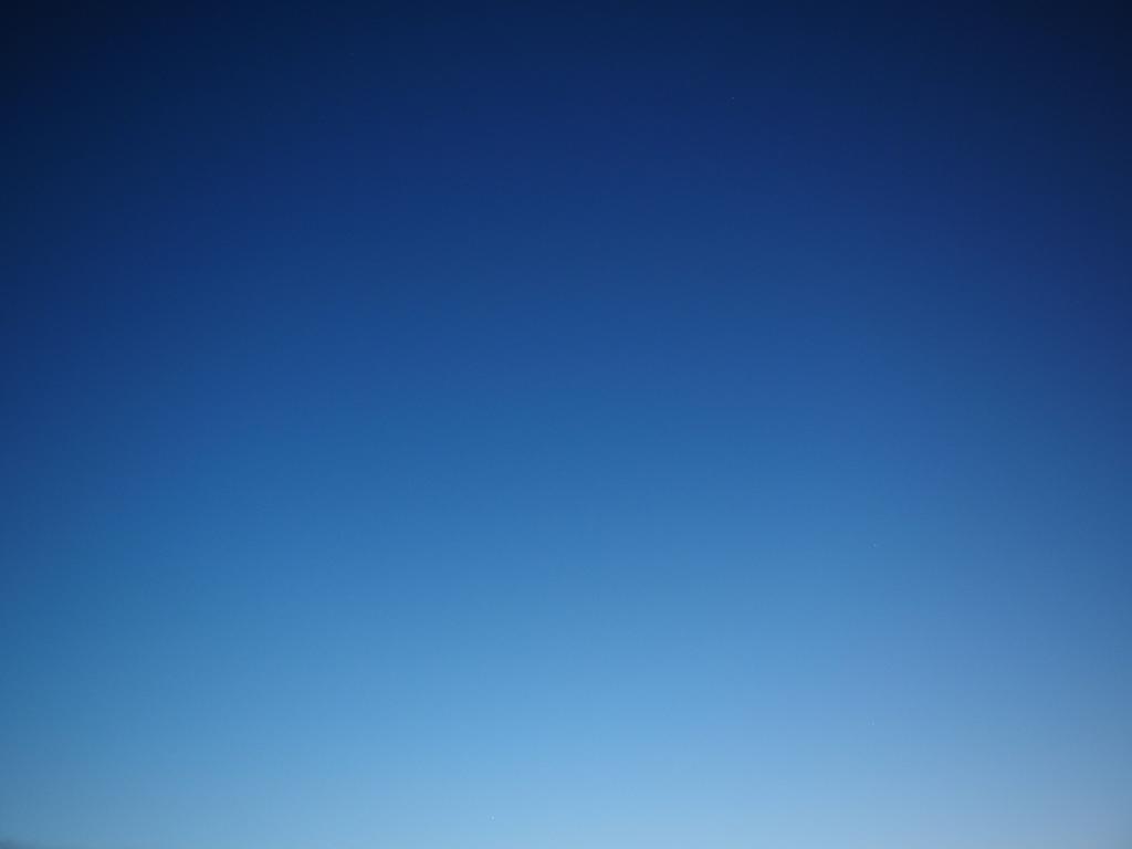 天空傍晚的天空背景图片