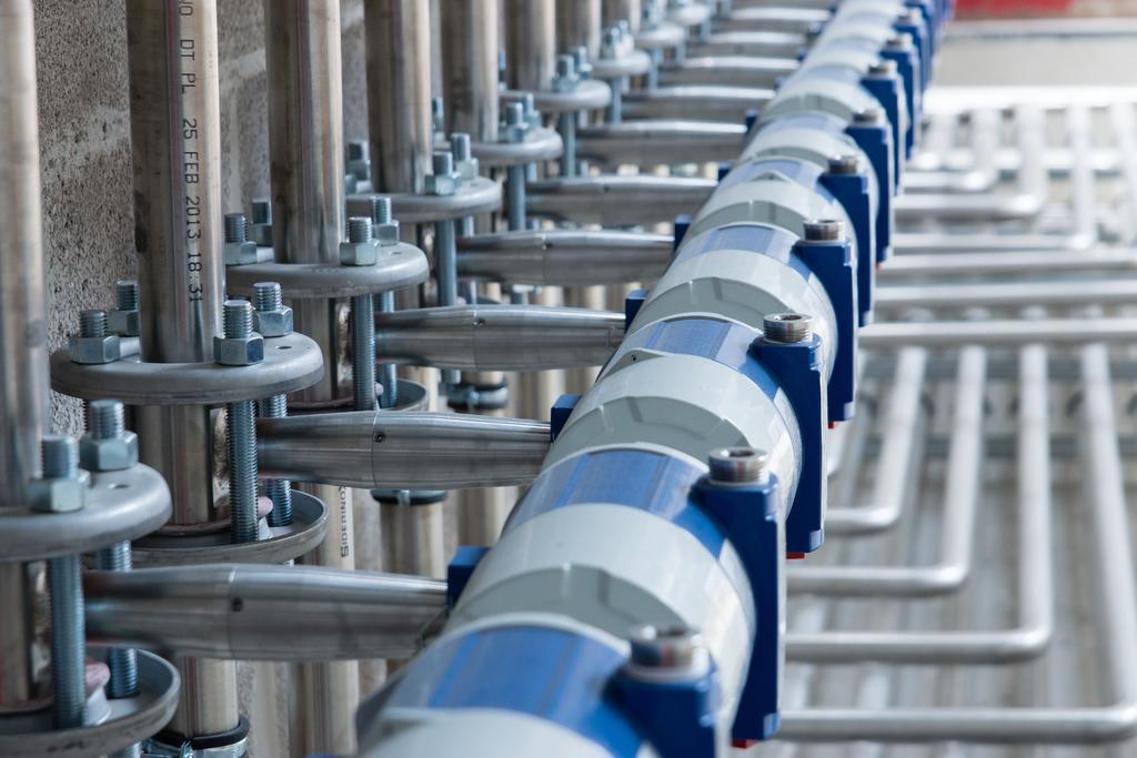 蓝白工厂科技流水线管道背景图片