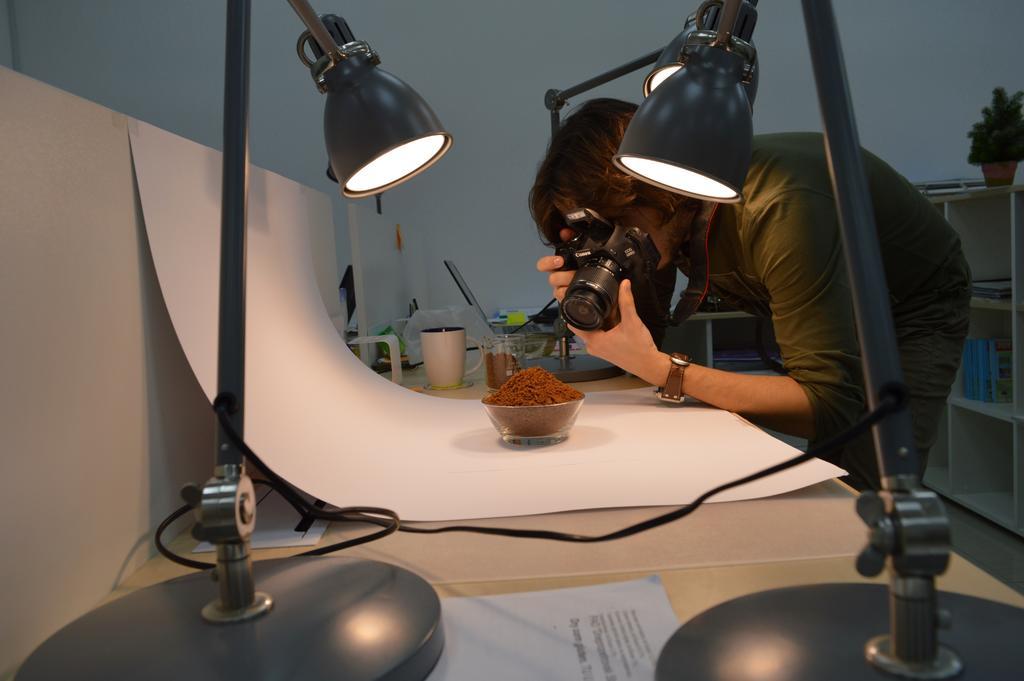 广告时尚摄影师拍摄背景图片