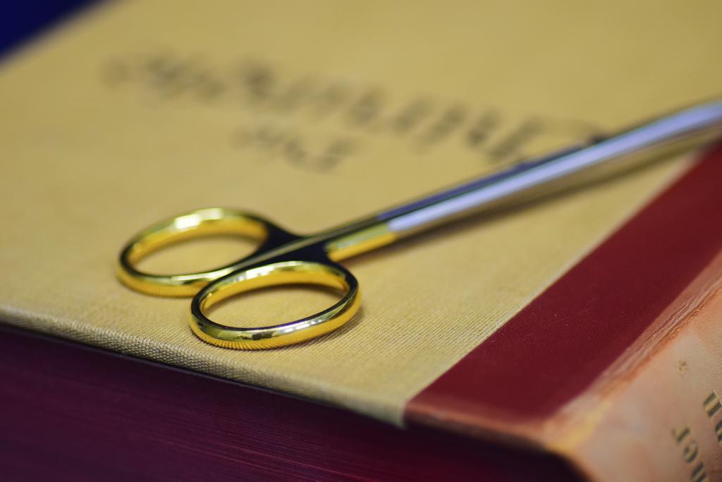 医学医疗外科手术器械背景图片