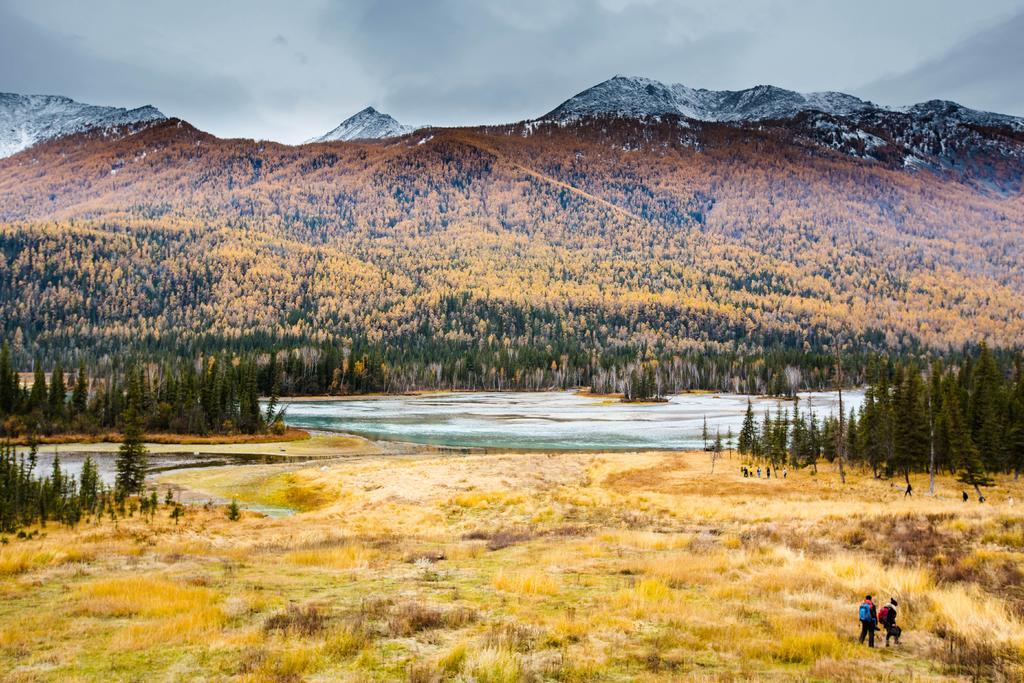 旅游清新中国新疆风景背景图片