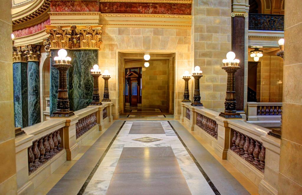 装潢豪华大气酒店走廊室内装修背景图片