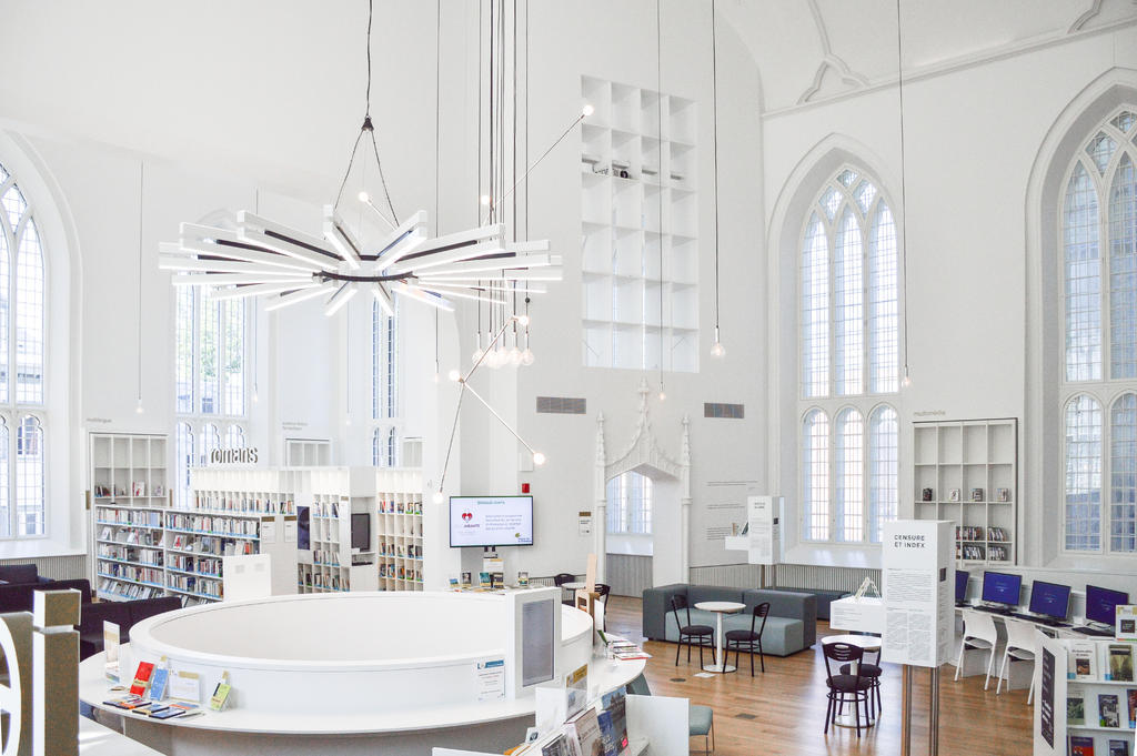 白色时尚清新工作室办公背景图片