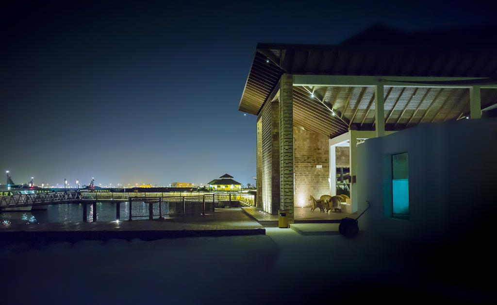 建筑的 设计 建筑学  桥 建筑 城市 城市 灯 城市景观 市中心 黄昏 傍晚 家 酒店 房子 照亮 地标 景观 光 奢侈 现代的 夜 在户外 反射 风景 海 海景 旅行 城市的 假期 水 waterfr