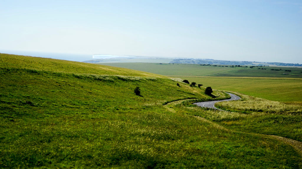 农业 平静的  农田 日光 农场 农田 领域 草 草原 海菲尔德 小山 地平线 田园 景观 草坪 自然 在户外 牧场 和平 农村的 风景 天空 宁静