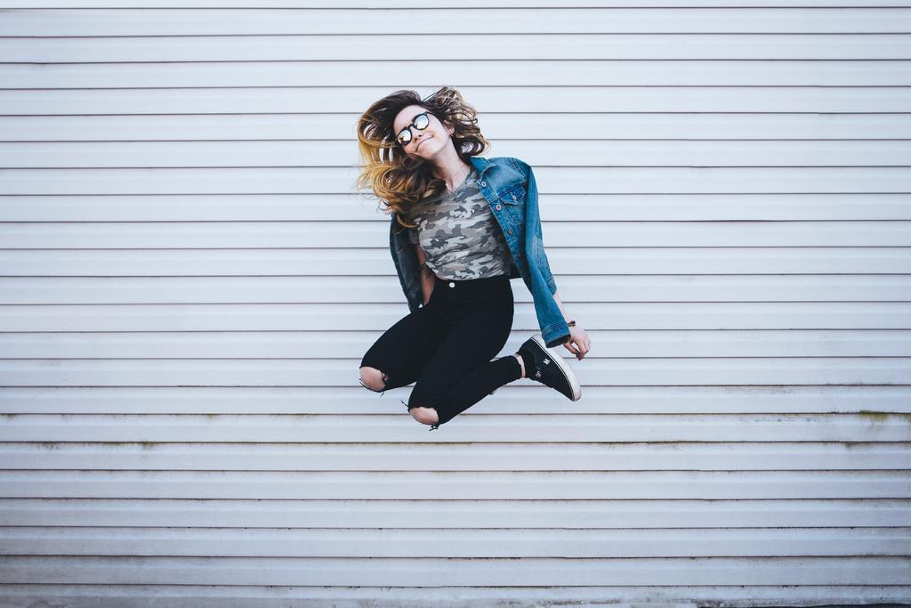 谈话 交流 对话 沟通 通话 家 家庭 家族 家人 团结 团圆   都市 时尚 现代化 时尚 流行 个性   头发 毛发 毛 头部 创意 艺术 个性 派对 聚会 庆祝 愉快 帮派   健身 形体 女性 冒险 探险 远足 度假 旅游 休闲 挑战 极限运动 开心 喜悦 笑话 开怀大笑 爱情 恋爱 恋人 情人 情侣 浪漫 旅行 旅游 行程 度假 休闲 度假 假日 幸福 快乐 高兴 家庭 甜蜜 微笑 莞尔一笑 甜蜜  学生 学员 青少年 肖像 人物特写 画 美女 丽人 优雅 美丽 漂亮 女孩 女人 女