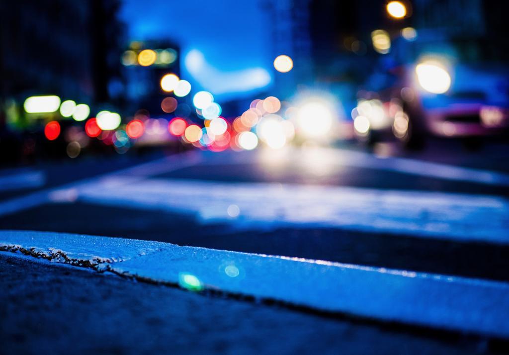 夜晚 晚上 黑夜 黑暗 灯光 霓虹灯 城市 都市 时尚 现代化 道路 旅途 路途 户外 街道 公路 灯光 光线 激光 打火机 纹理 组织 材料 花纹 活力