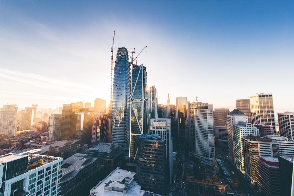 工作中 工作 办公室 会议 职场 会议 会晤 见面 约会 遇见 商务 科技 技术 信息科技 建筑 大厦 建筑物 建设      车 小 轿车 跑车 城市 都市 时尚 现代化  建筑 结构 建筑物 建筑学