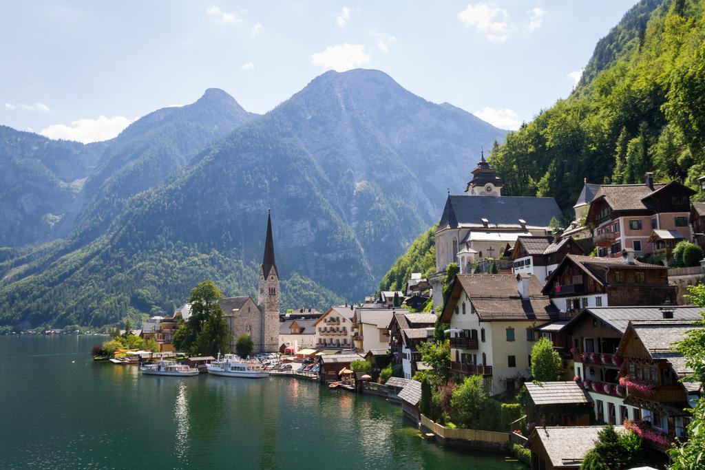 建筑 大厦 建筑物 建设 风景 风光 美景 田园 山水  城市 都市 时尚 现代化 山 山峰 顶峰 景色  旅行 旅游 行程 度假 休闲 度假 假日 房子 房间 住宅 树木 丛林 森林  自然 环境 树 树木 树林 森林 雨 下雨 惬意 建筑 结构 建筑物 建筑学
