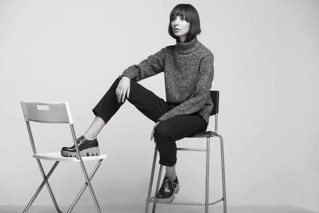 一 纵向 长大了 服装 时尚 年轻 女孩 小姐 女性 女人