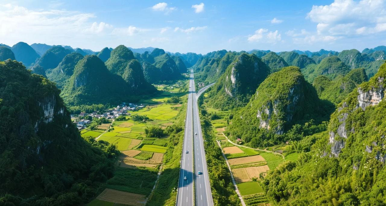 喀斯特地貌公路穿行山谷自然风光旅游背景图