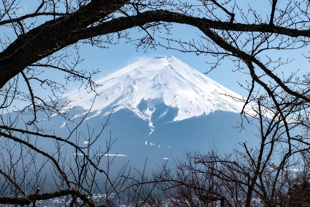 日本富士山雪山积雪旅游摄影大自然