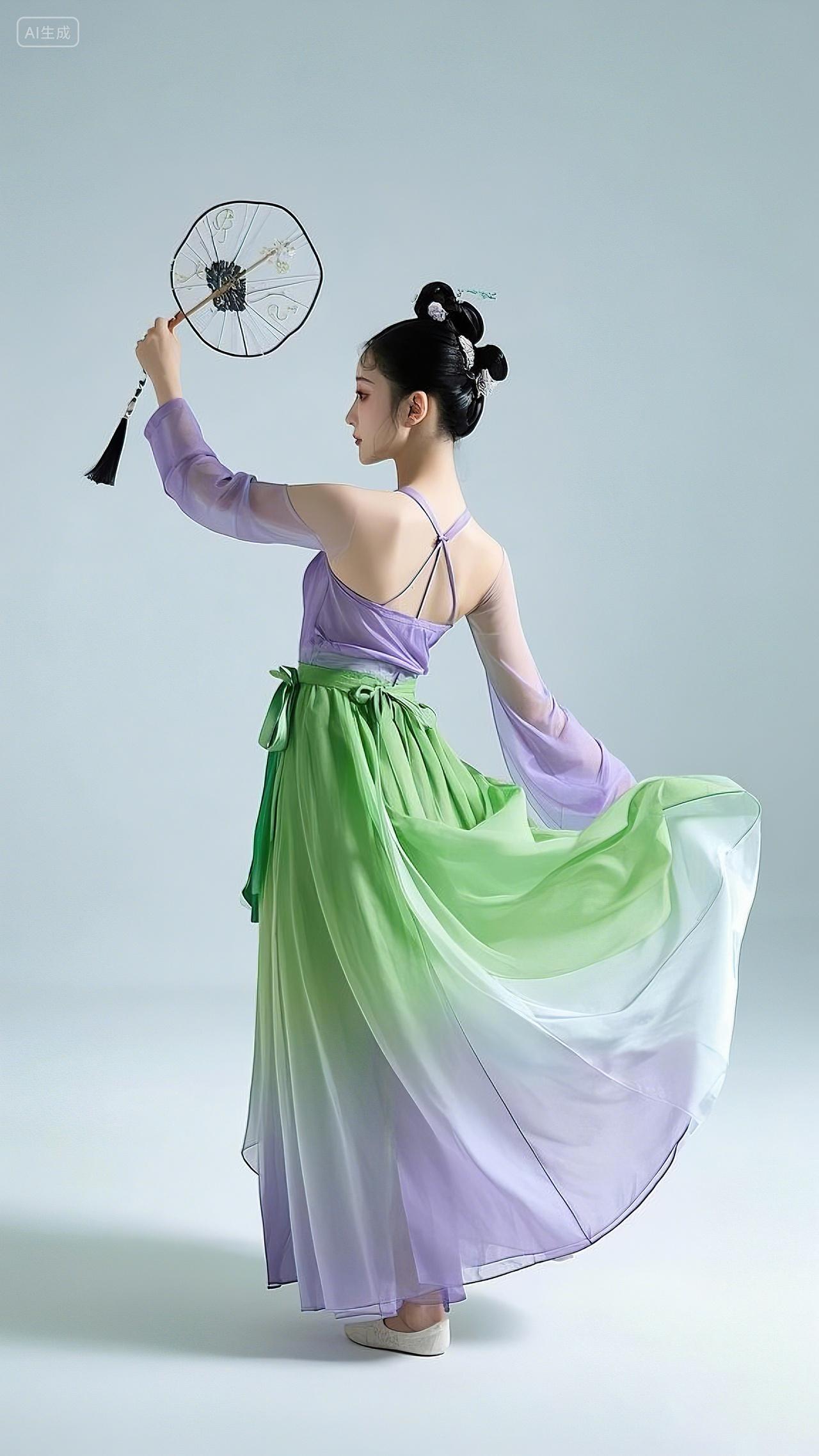 舞蹈跳舞古典舞手持团扇身着渐变色舞裙优雅起舞的舞者