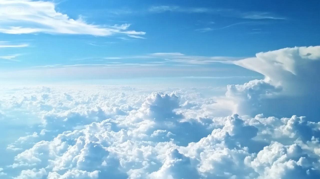 蓝天白云空中大气层上面平流层积云美丽云景