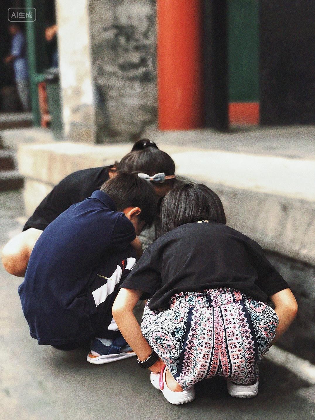 故宫无忧无虑的童年两小无猜的孩子们斗蟋蟀