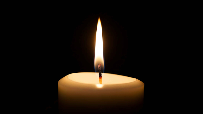 悼念的一根白色蜡烛白烛哀悼