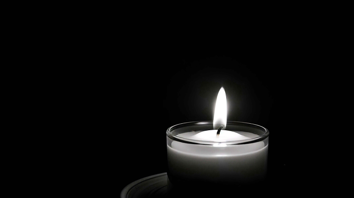 悼念的蜡烛白烛黑白图哀悼