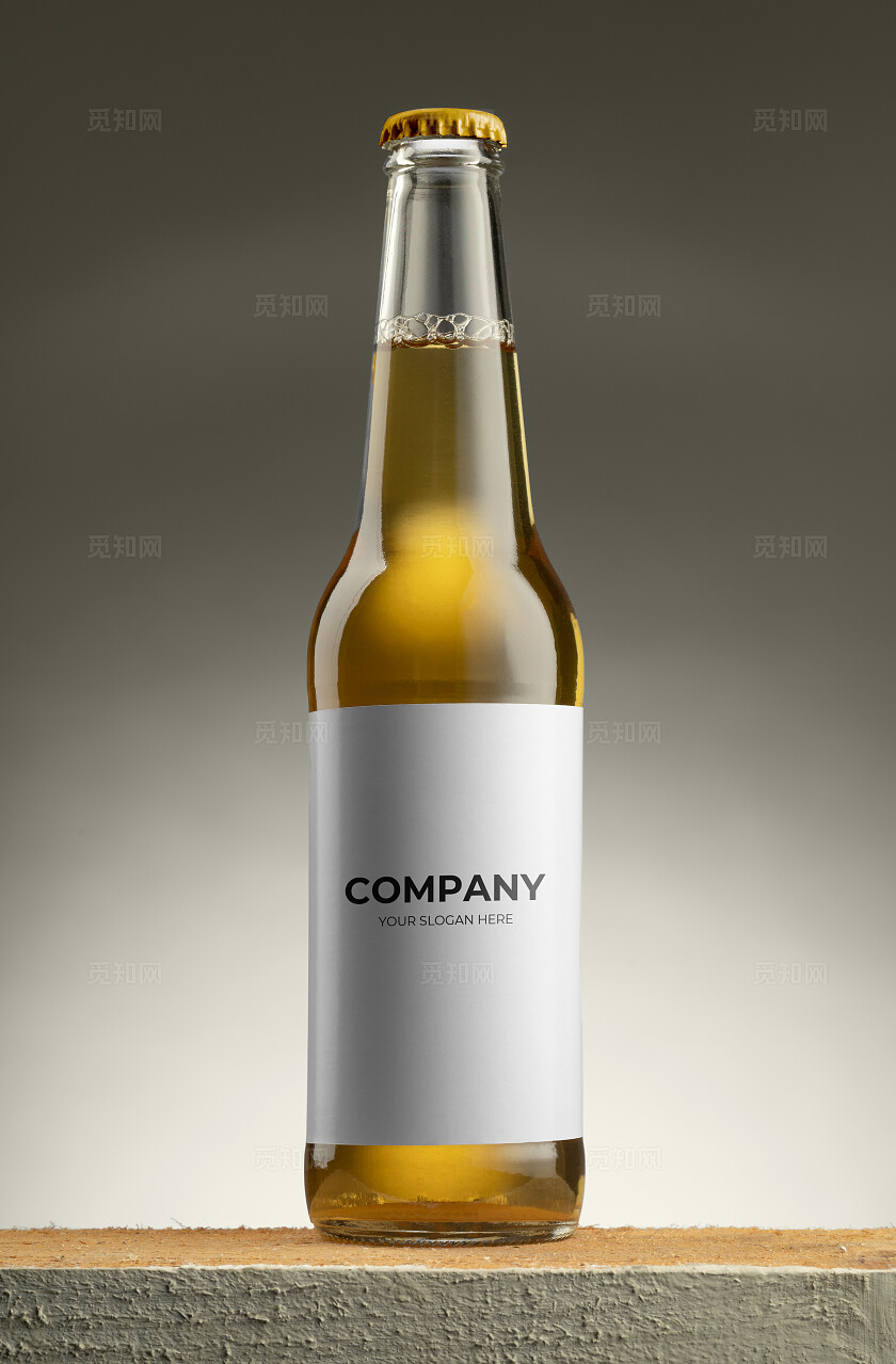 白色简约啤酒酒瓶样机