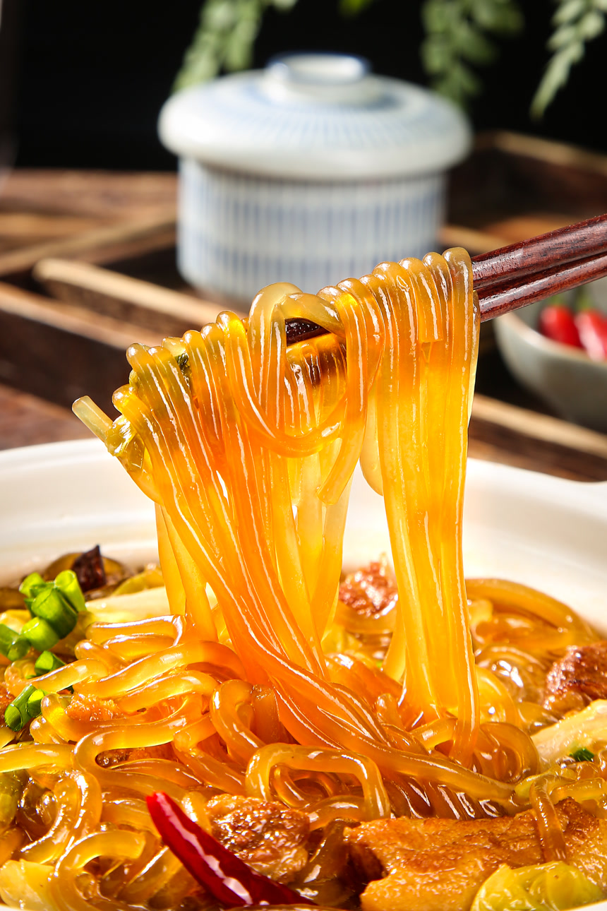 碗里的猪肉炖粉条