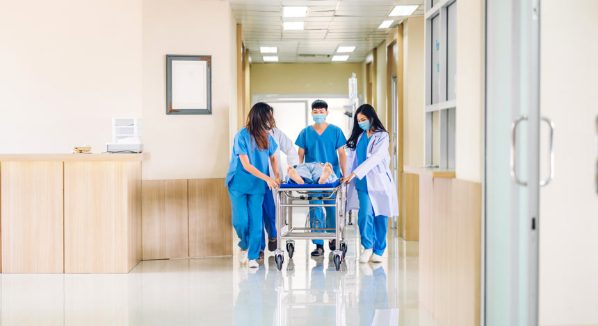 正在工作的专业医生团队医疗人像