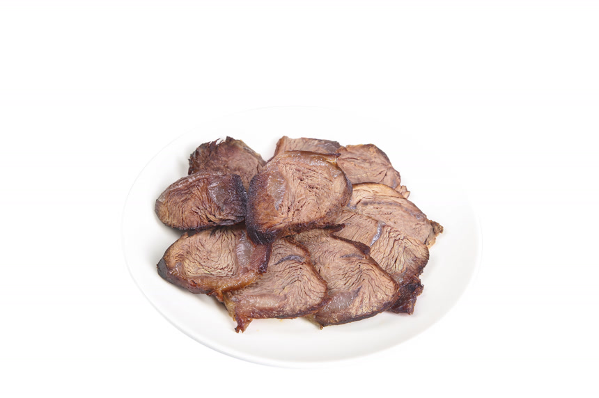 盘子里的卤牛肉