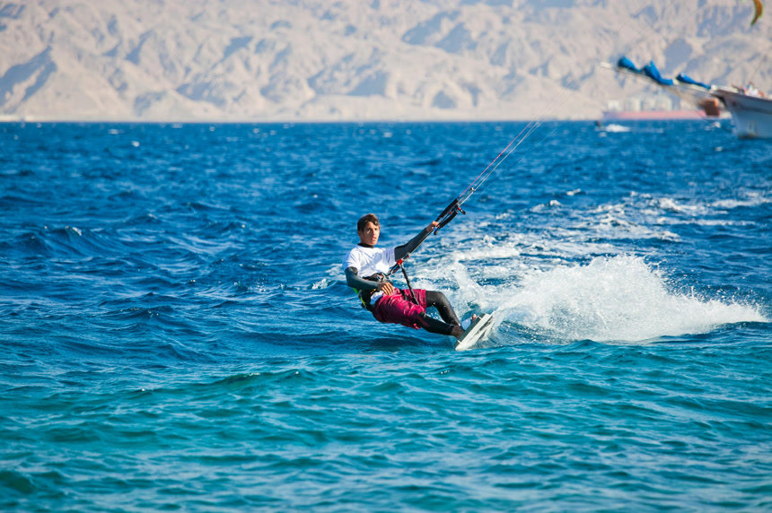 摄影风格度假滑行板冲浪人像摄影图