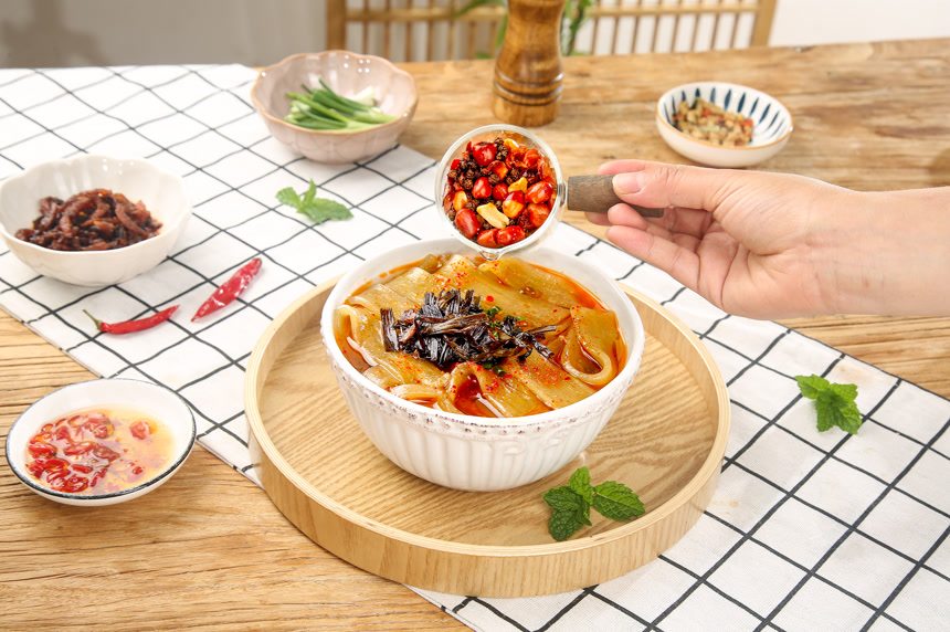 浅底上的流汁宽粉