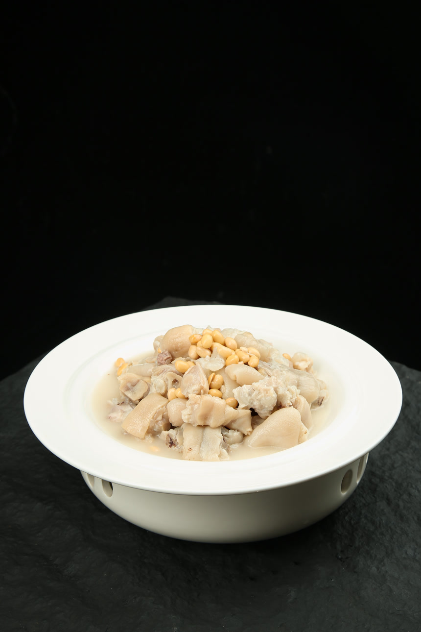 猪蹄炖黄豆