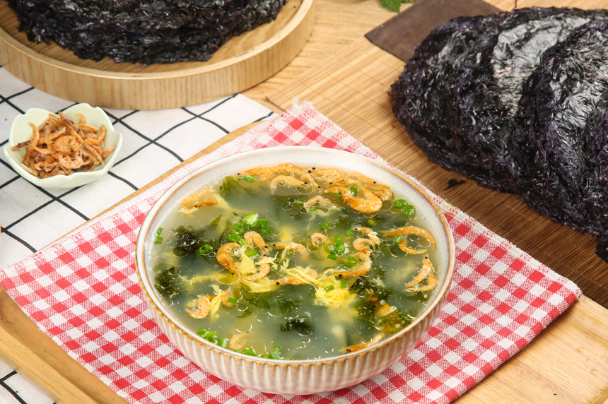 碗里的紫菜汤