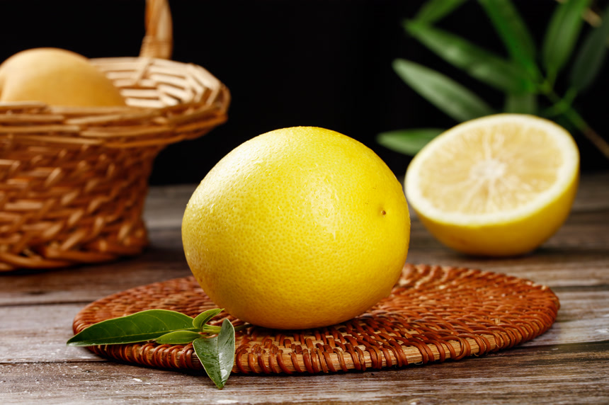 深底上的南非橙柚