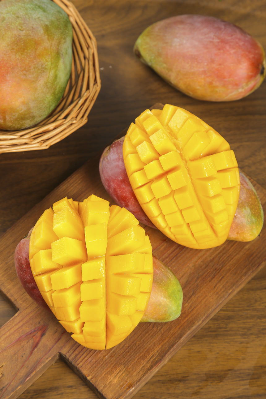 木底上放着的彩芒