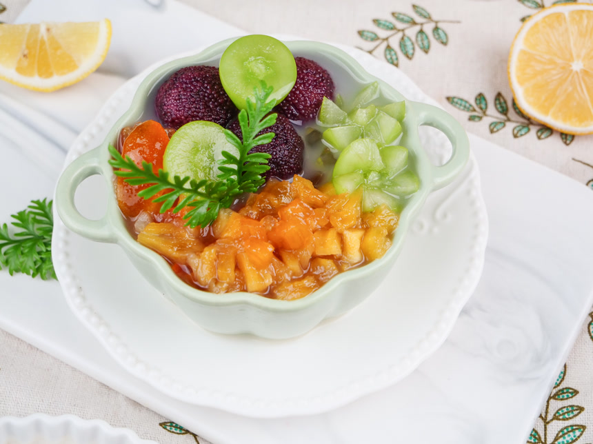 浅底上的夏日冷饮